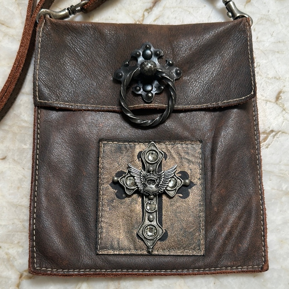 Vintage-Inspired Brown Leather Messenger Bag